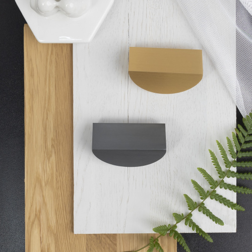 Ручка меб. накладная алюм. ISLAND 64 шлифованный графит, AKS_5