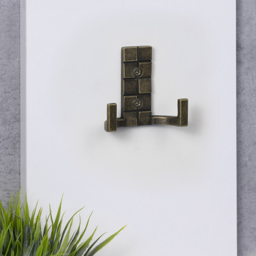 Крючок меб. двухрожковый мет. TETRIS старое золото AKS_5