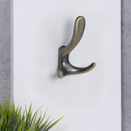 Крючок меб. трехрожковый мет. ROMA античная латунь матовая AKS_8