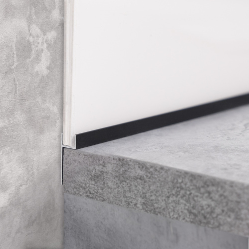 Планка-плинтус 6 черная матовая (L=3.0) AKS_4