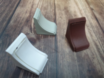 Уголок пластиковый радиусный 24*24 орех тёмный 1 (уп/500шт) AKS фотография