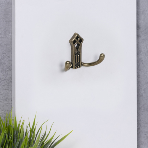 Крючок меб. двухрожковый мет. PALAZZO античная латунь AKS_5