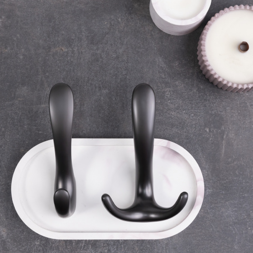 Крючок меб. трехрожковый мет. ROMA брашированное золото AKS_7