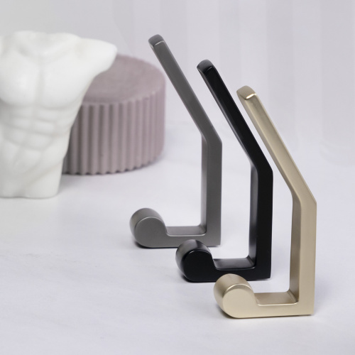 Крючок меб. двухрожковый мет. PEROLA брашированное золото AKS_6