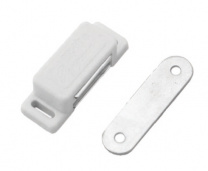 Защелка магнитная мебельная малая AKS белая (присадка планки-29мм) фотография