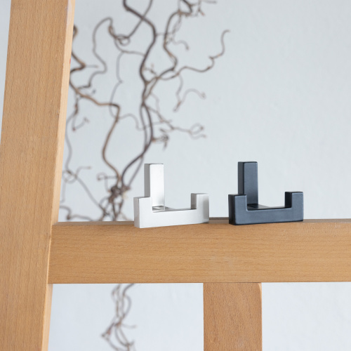 Крючок меб. двухрожковый мет. BENZ хром матовый AKS_3