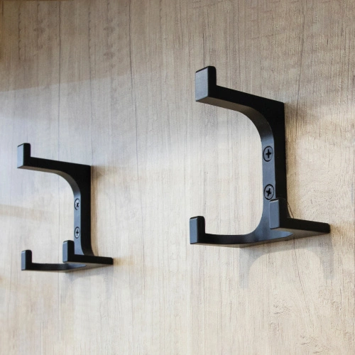 Крючок меб. трехрожковый мет. TRITON черный матовый AKS_3