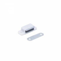 Защелка магнитная мебельная малая AKS белая (присадка планки-33мм) фотография